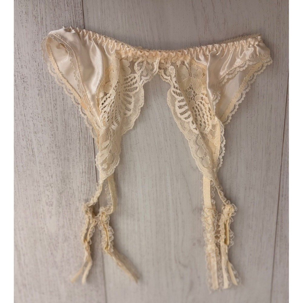 NWT Vintage Jezebel Satin Garter Sz M Ivory